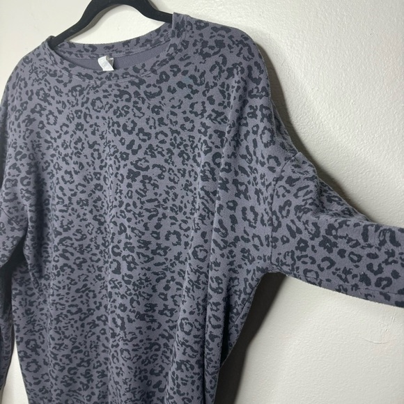 Athleta PURE LUXE LEOPARD PRINT SWEATSHIRT - Picture 5 of 10